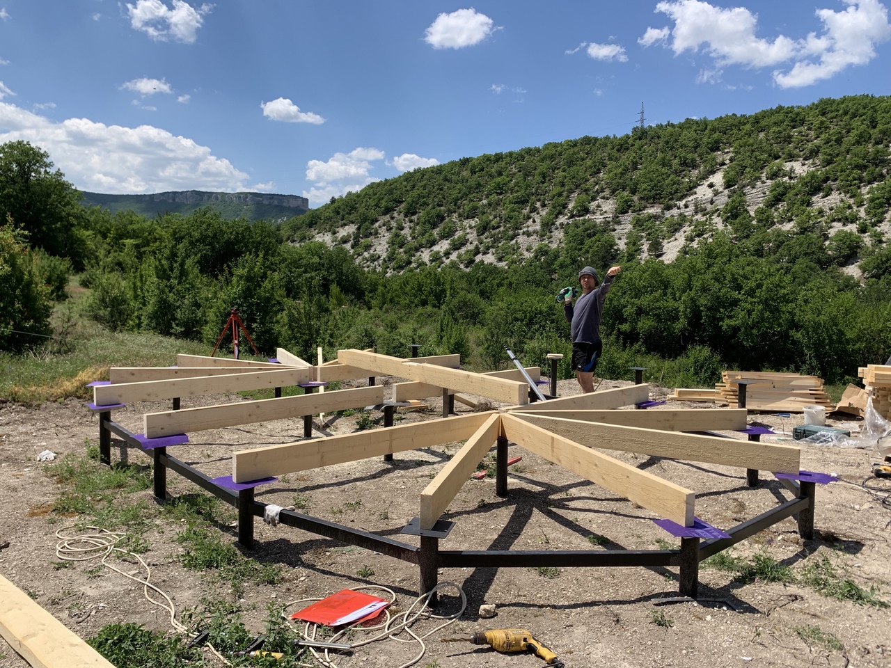 В Крыму собирают купольный гостевой домик Добросфера Z4L