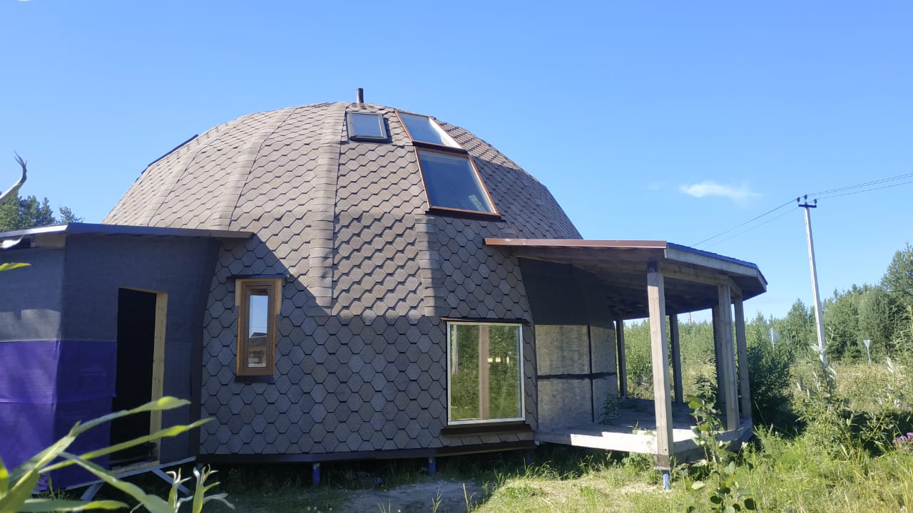 Бригада строителей из Сургута закончили монтаж панорамных и мансардных окон на Z12 в г. Белоярский