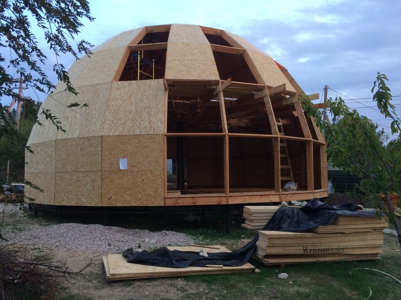 Закончили обшивку купола ОСБ