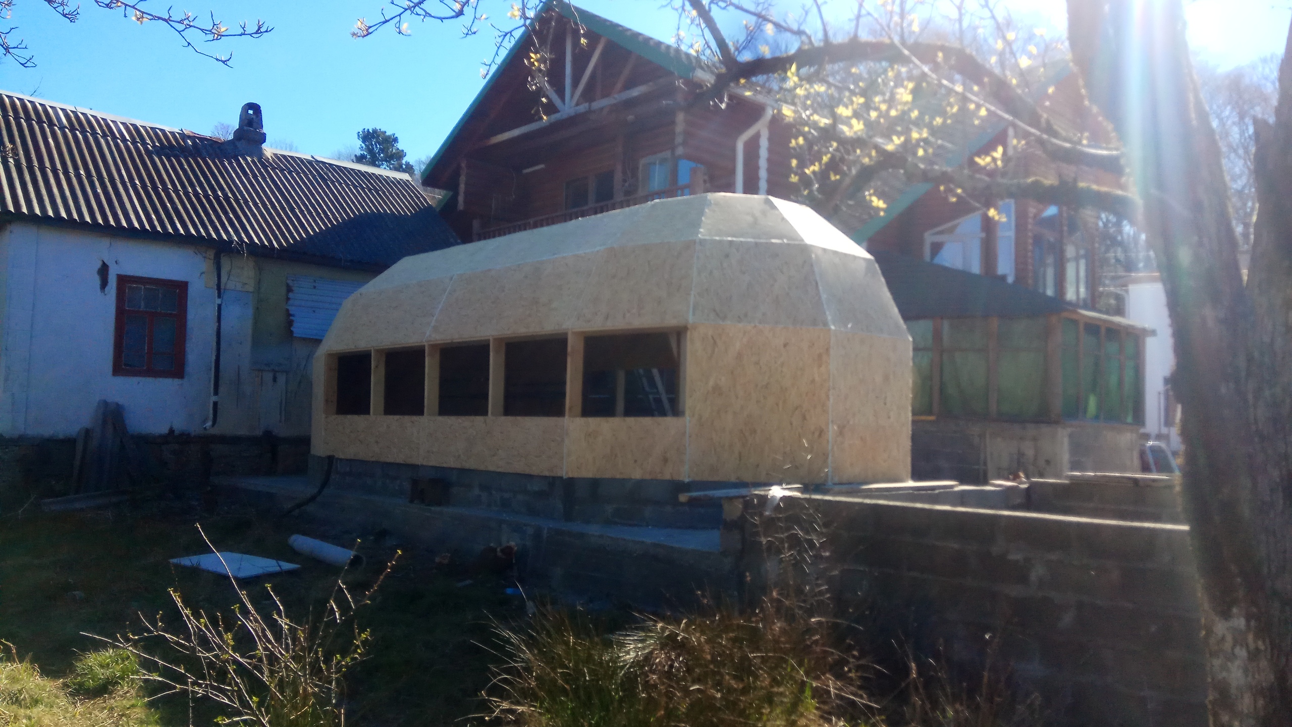 Дилер в Сочи Комбай К. Х. закончил установку и сборку беседки-барбекю