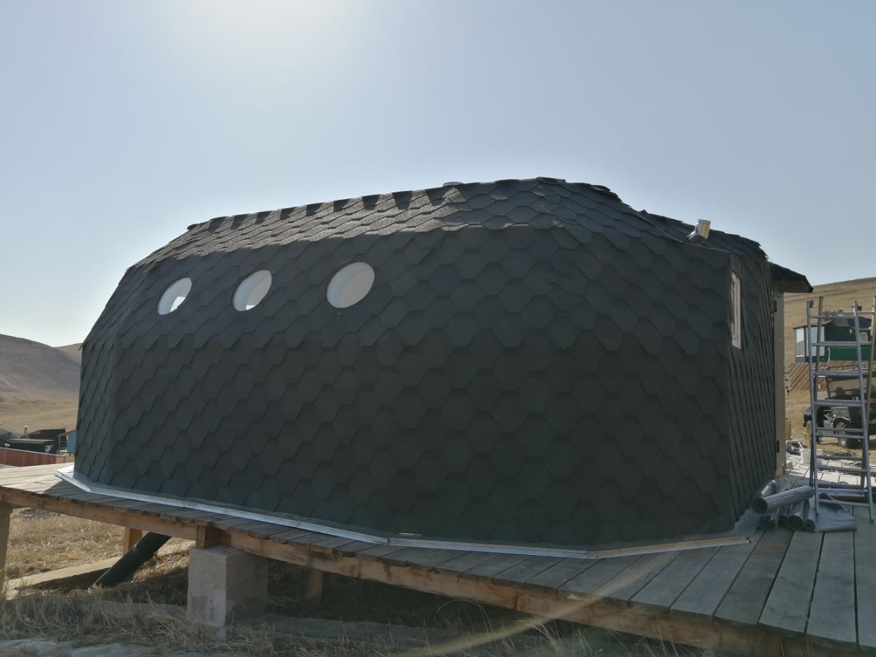 Осталось повесить светильники и внутреннюю перегородку