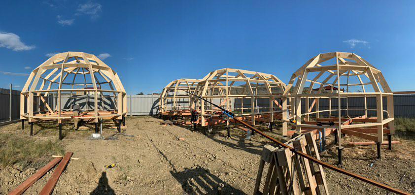 Строим кемпинг на берегу Чёрного моря в живописном месте