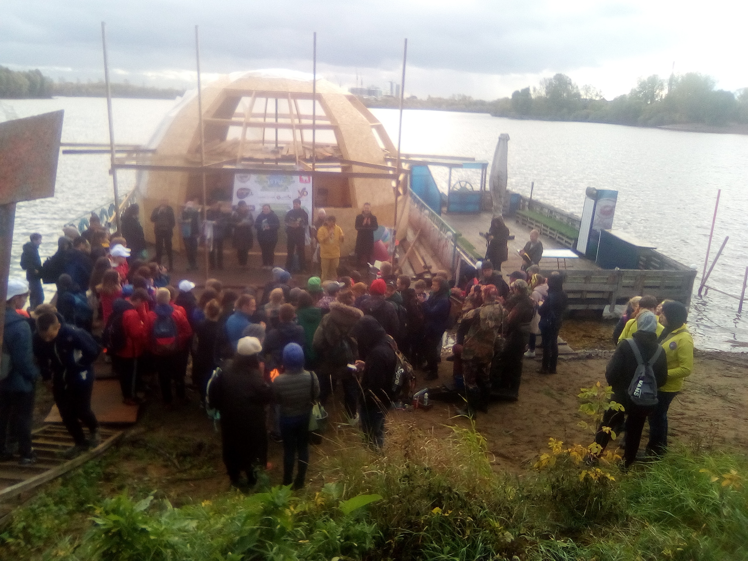 Добросфера на пантоне