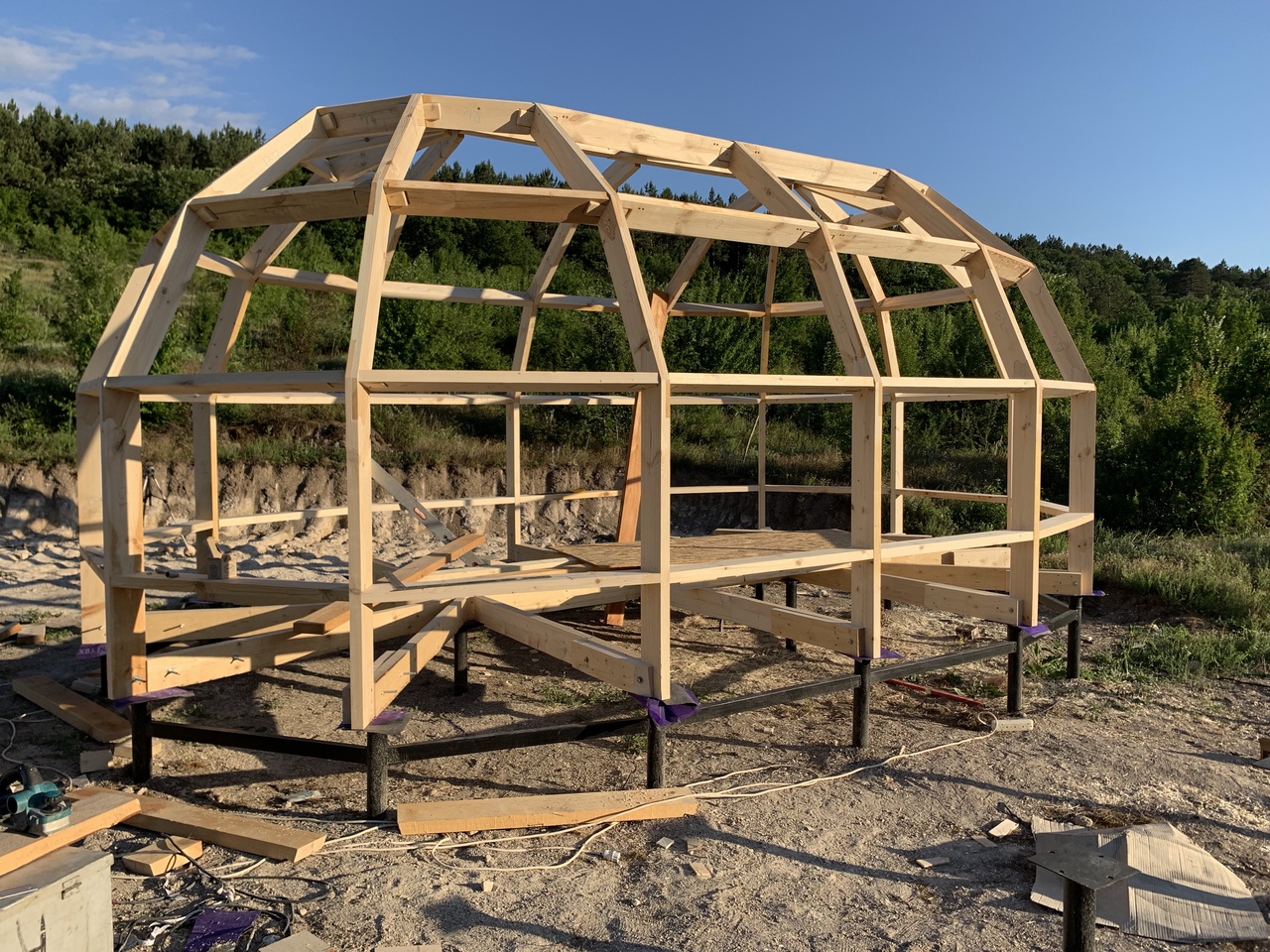 В Крыму собирают купольный гостевой домик Добросфера Z4L