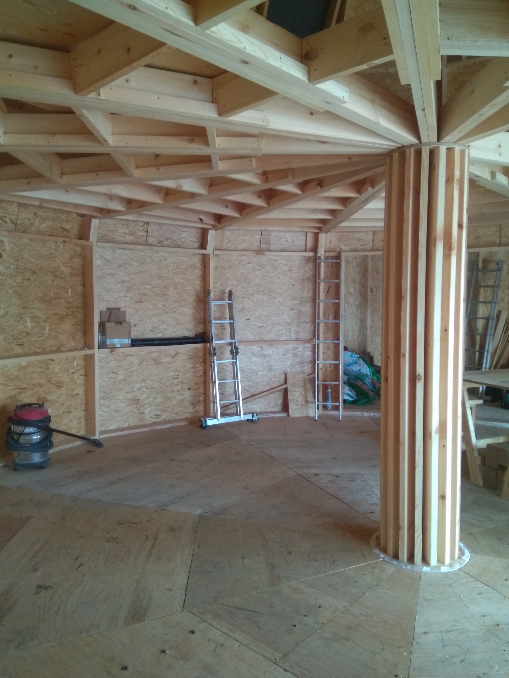 Собрали перекрытие под утепление минеральной ватой, и зашивку пола фанерой 21 мм