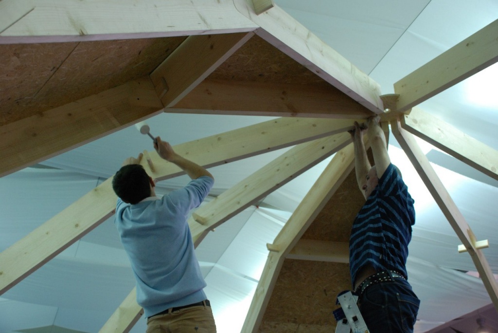 фиксируем оставшиеся балки на центральный диск.jpg